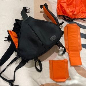 Alle’s triangle shaped camera bag